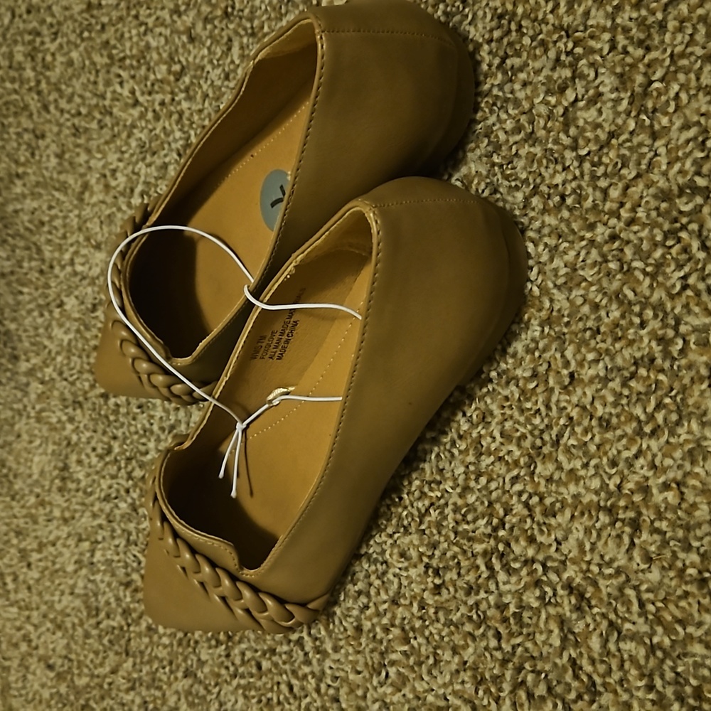 Shoes - Picture 2 of 4